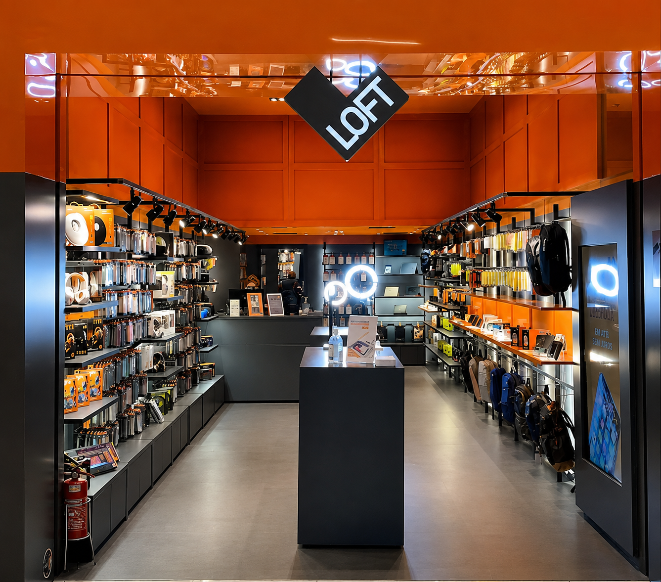 Fachada da loja LOFT no Shopping Mueller